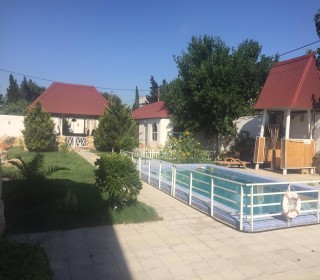 Şüvəlan qəsəbəsində ümumi sahəsi 12 sot olan müasir üslubda tikilmiş 2 mertebeli bağ evi satilir, -2