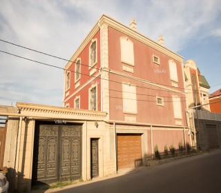 In the village of Bakikhanov, near a mosque and a lukoil, a 3-storey house, -16