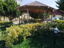 Bilgeh qesebesinde 15 sot torpaqda yerlesen 2 mertebeli bag evi  almaq, -4