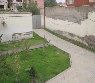 Behind the restaurant *Asiman* there is a 3-storey private house for sale, -2