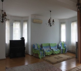 Behind the restaurant *Asiman* there is a 3-storey private house for sale, -10