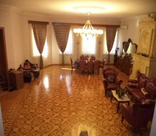 RAzin dagin ustunde 10 sotda ev satilir, -6