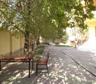 RAzin dagin ustunde 10 sotda ev satilir, -10
