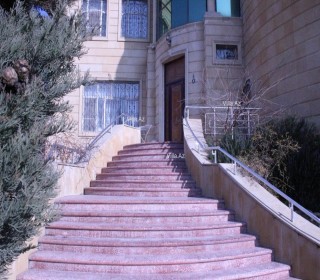3-story, smartly furnished villa is for sale near the Asiman restaurant in Bak, -2