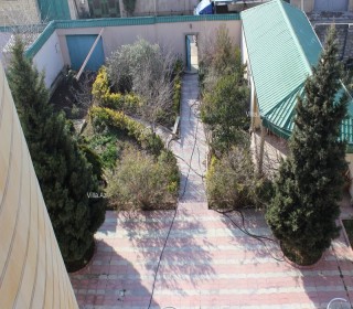 3-story, smartly furnished villa is for sale near the Asiman restaurant in Bak, -8