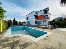 Mərdəkan qəsəbəsində müasir üslubda tikilmiş, 3 mərtəbəli bağ evi, -2