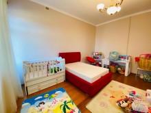 Mərdəkan qəsəbəsində müasir üslubda tikilmiş, 3 mərtəbəli bağ evi, -3