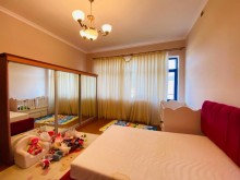 Mərdəkan qəsəbəsində müasir üslubda tikilmiş, 3 mərtəbəli bağ evi, -4