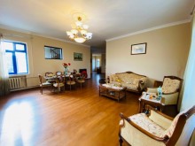 Mərdəkan qəsəbəsində müasir üslubda tikilmiş, 3 mərtəbəli bağ evi, -6