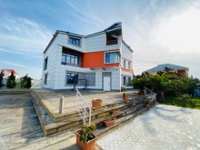 Mərdəkan qəsəbəsində müasir üslubda tikilmiş, 3 mərtəbəli bağ evi, -12