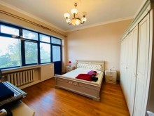 Mərdəkan qəsəbəsində müasir üslubda tikilmiş, 3 mərtəbəli bağ evi, -19