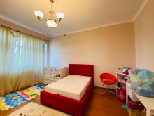 Mərdəkan qəsəbəsində müasir üslubda tikilmiş, 3 mərtəbəli bağ evi, -20