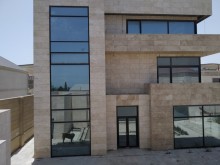 Pərdələr və pəncərələrə avtomatik açılan villa Novxani, -2
