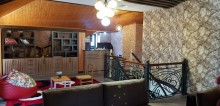 Bakıxanov qəsəbəsində əla təmirli  ev satılır. 4 yataq, 2 qonaq otaqlari, -17