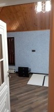 Bakıxanov qəsəbəsində əla təmirli  ev satılır. 4 yataq, 2 qonaq otaqlari, -18