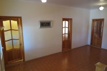 novxanida piyada denize yaxin mesafede bag satilir, -15