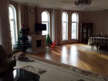 Badamdar qes, 3 massiv 4,5 sot torpaqda. 3 mərtəbə villa, -5