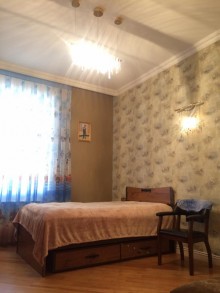 Bakı şəhəri Bakıxanov qəsəbəsinin mərkəzində əla təmirli, 4 sot ərazidə ev almaq, -13