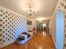 Novxanida hovuzlu heyet evi satilir genish yashil bagi var, -15