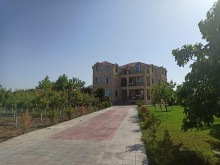 Novxanıda villa satılır 40 sot, 3 mərtəbə, 7 otaqlı, -7