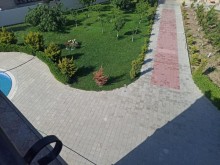 Novxanıda villa satılır 40 sot, 3 mərtəbə, 7 otaqlı, -13