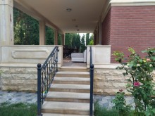 Novxanı qəsəbəsi elit məhəllədə  14 sot ərazidə təmir villa satılır., -2