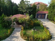 Novxanı qəsəbəsi elit məhəllədə  14 sot ərazidə təmir villa satılır., -7