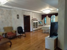 Novxanı qəsəbəsi elit məhəllədə  14 sot ərazidə təmir villa satılır., -14