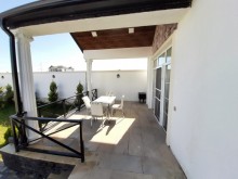 Villa suvalan. Şüvəlanda qəsəbəsində, 1 mərtəbəli, ümumi tikili sahəsi 200 kv-m, -9