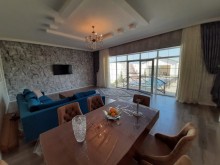 Villa suvalan. Şüvəlanda qəsəbəsində, 1 mərtəbəli, ümumi tikili sahəsi 200 kv-m, -11