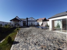 Villa suvalan. Şüvəlanda qəsəbəsində, 1 mərtəbəli, ümumi tikili sahəsi 200 kv-m, -16