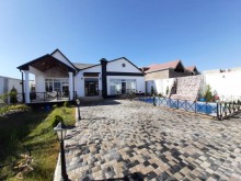 Villa suvalan. Şüvəlanda qəsəbəsində, 1 mərtəbəli, ümumi tikili sahəsi 200 kv-m, -17