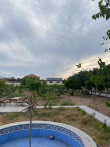 Bilgehde villa sahəsi 300 kv-m olan, 50 sot torpaq sahəsində, dənizdən 600 metr, -7