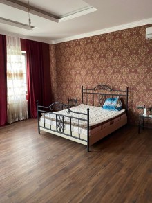 Bilgehde villa sahəsi 300 kv-m olan, 50 sot torpaq sahəsində, dənizdən 600 metr, -8