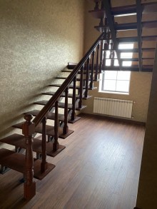 Bilgehde villa sahəsi 300 kv-m olan, 50 sot torpaq sahəsində, dənizdən 600 metr, -12