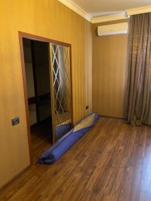 Bilgehde villa sahəsi 300 kv-m olan, 50 sot torpaq sahəsində, dənizdən 600 metr, -13