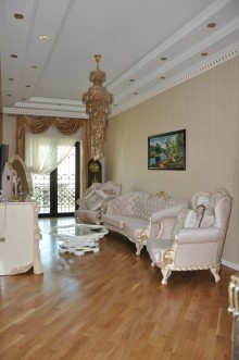 Binede Azpetrol yaninda 2 mertebe ev almaq, -5