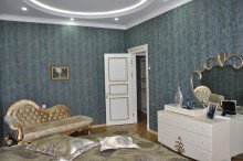 Binede Azpetrol yaninda 2 mertebe ev almaq, -11
