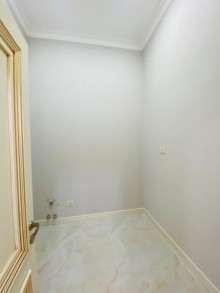 Mərdəkanda Bravo marketə çox yaxın müasir dizaynda villa satılır, -13