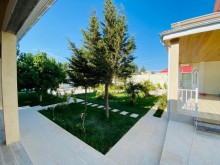 Merdekanda Bravo yolunda teymur quliyev sanatoriyasi terefde villa satilir, -3