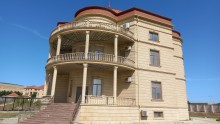 Novxanida 3 mertebeli aglayli villa satilir, -2