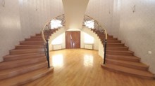 Novxanida 3 mertebeli aglayli villa satilir, -10