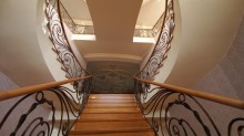 Novxanida 3 mertebeli aglayli villa satilir, -16