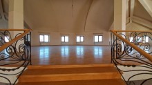 Novxanida 3 mertebeli aglayli villa satilir, -18