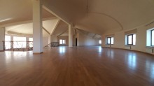 Novxanida 3 mertebeli aglayli villa satilir, -20