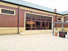 Şüvalan Parkdan dəniz yolunda 1 mərtəbəli qapalı hovuzlu və əşyalı villa satılır, -2