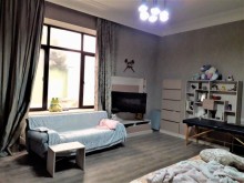 Şüvalan Parkdan dəniz yolunda 1 mərtəbəli qapalı hovuzlu və əşyalı villa satılır, -10