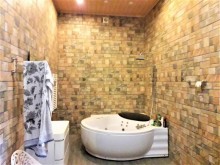 Şüvalan Parkdan dəniz yolunda 1 mərtəbəli qapalı hovuzlu və əşyalı villa satılır, -19