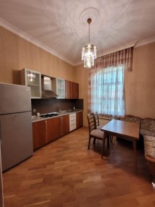 Bakı şəhəri Şüvəlan-Qala yolunda 2 mərtəbəli 6 otaqlı bağ evi satılır, -10