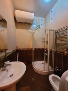 Bakı şəhəri Şüvəlan-Qala yolunda 2 mərtəbəli 6 otaqlı bağ evi satılır, -19